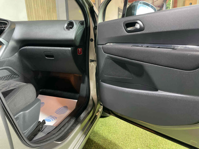 PEUGEOT 3008 Monospace 2011 1.6 HDi 112cv