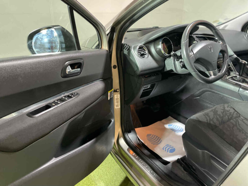 PEUGEOT 3008 Monospace 2011 1.6 HDi 112cv