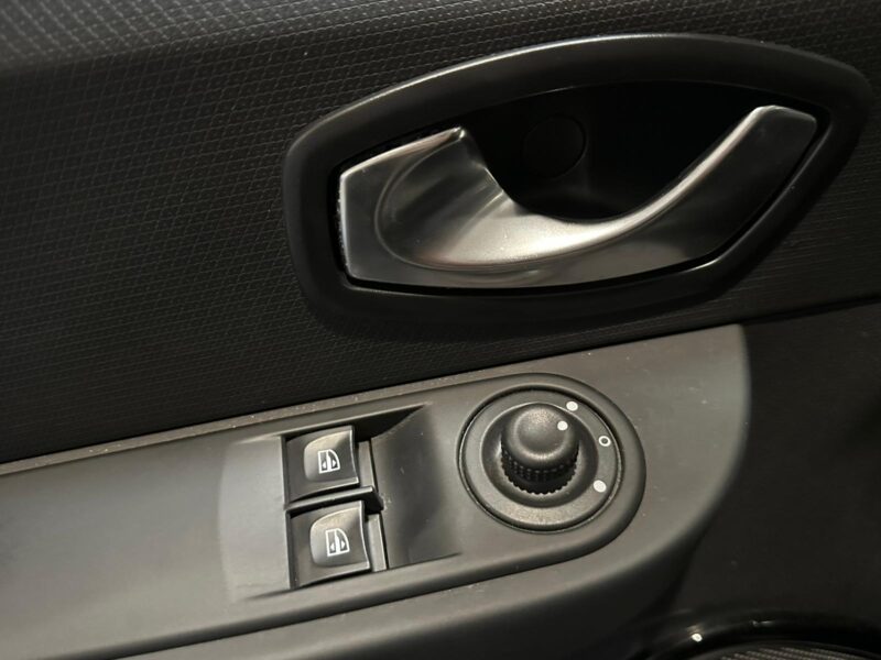 1.2 73 cv LIMITED EDITION / REGULATEUR CLIM AUTO / LIMITEUR