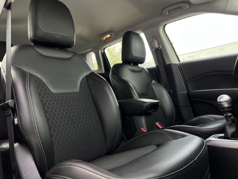 JEEP COMPASS II 1.6 MULTIJET 120 LONGITUDE / APPLE CARPLAY CAMERA KEYLESS LINE ASSIST - Garantie1an