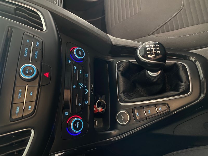 FORD FOCUS III Turnier 2015