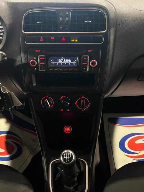 VOLKSWAGEN POLO V 2011