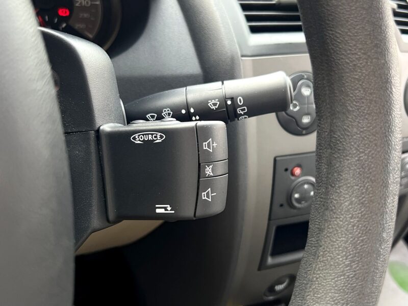 RENAULT MEGANE II PHASE 2 1.4 98 Cv 5 PORTES / BLUETOOTH CRIT AIR 2 - Garantie1an