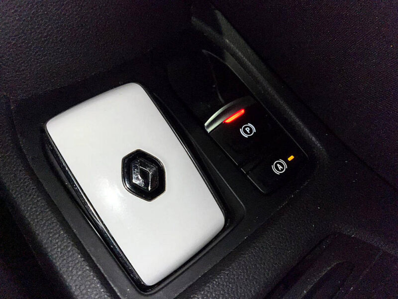 RENAULT CLIO V 1.0 TCe 100 cv GPS / CARPLAY / RADAR AR / AIDE A LA CONDUITE