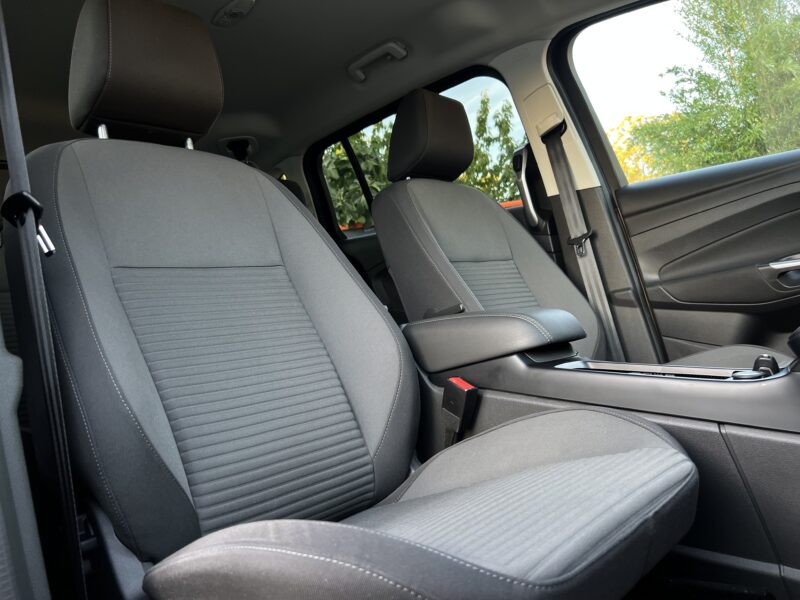 FORD GRAND C-MAX II PHASE 2 TITANIUM 1.5 ECOBOOST 150 BVA 7 PLACES 30 900 Kms CritAir 1 Garantie1an