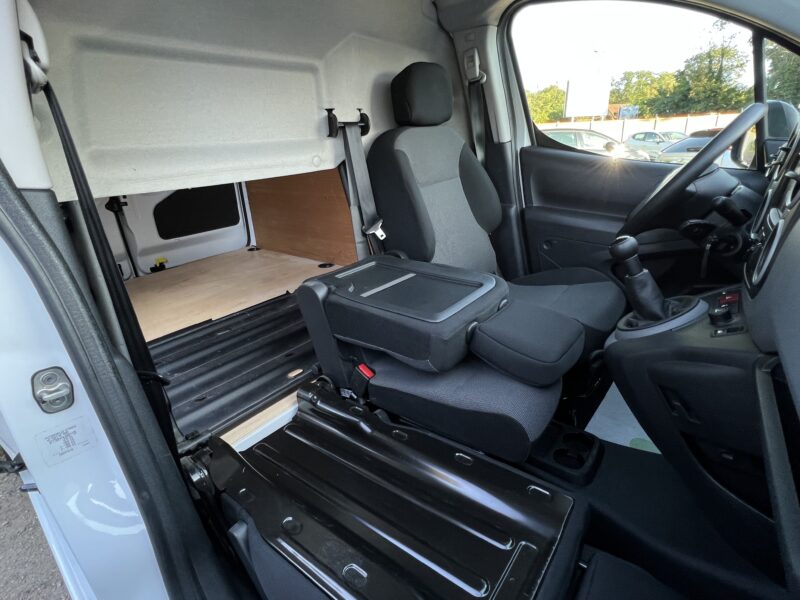 CITROEN BERLINGO II PHASE 3 1.6 BLUEHDI 100 Cv 1ERE MAIN 3 PLACES GPS REGULATEUR CARPLAY Garantie1an