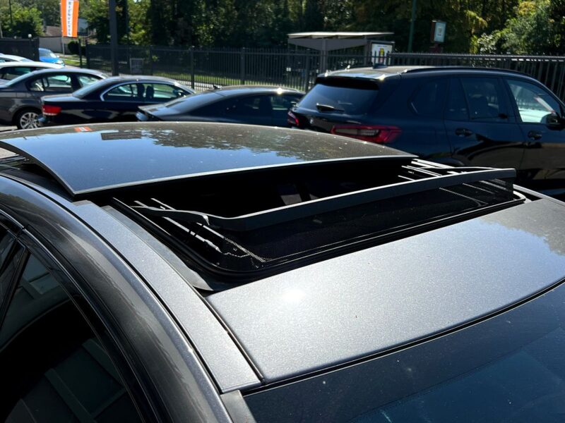 JAGUAR XE R-SPORT 2.0 D 180 Cv 4WD TOIT OUVRANT APPLE CARPLAY & ANDROID CAMERA - Garantie 6 Mois