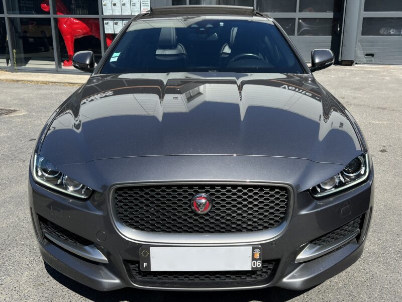 JAGUAR XE R-SPORT 2.0 D 180 Cv 4WD TOIT OUVRANT APPLE CARPLAY & ANDROID CAMERA - Garantie 6 Mois