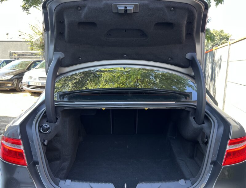 JAGUAR XE R-SPORT 2.0 D 180 Cv 4WD TOIT OUVRANT APPLE CARPLAY & ANDROID CAMERA - Garantie 6 Mois