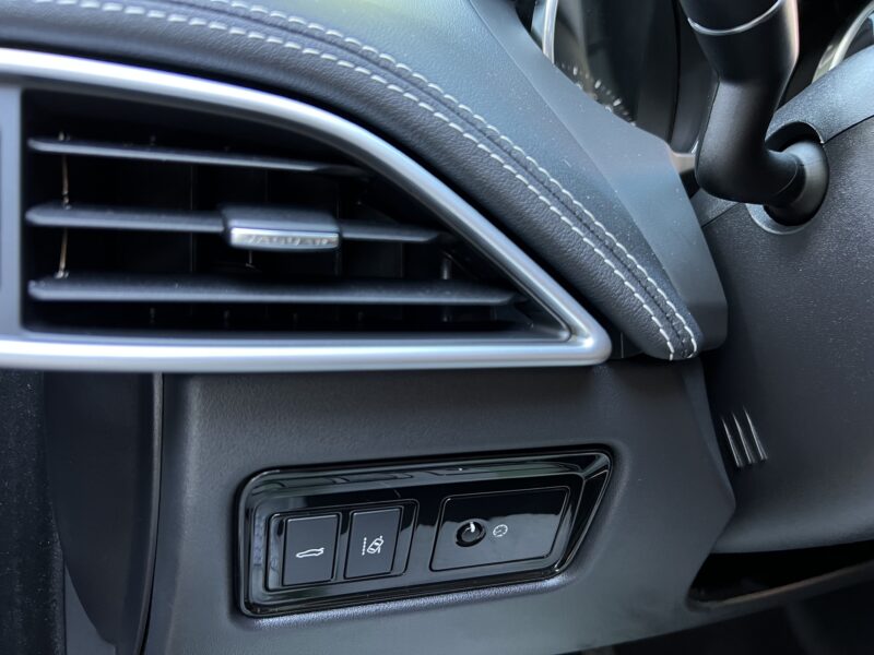 JAGUAR XE R-SPORT 2.0 D 180 Cv 4WD TOIT OUVRANT APPLE CARPLAY & ANDROID CAMERA - Garantie 6 Mois