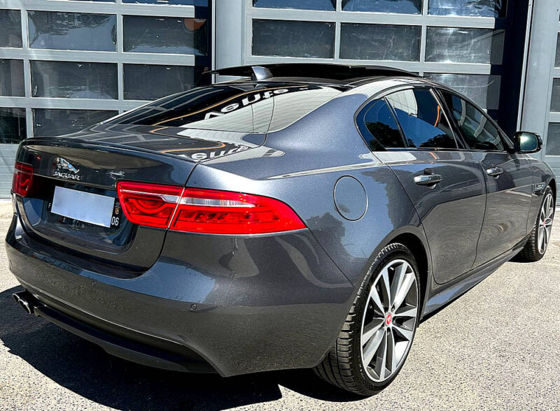 JAGUAR XE R-SPORT 2.0 D 180 Cv 4WD TOIT OUVRANT APPLE CARPLAY & ANDROID CAMERA - Garantie 6 Mois