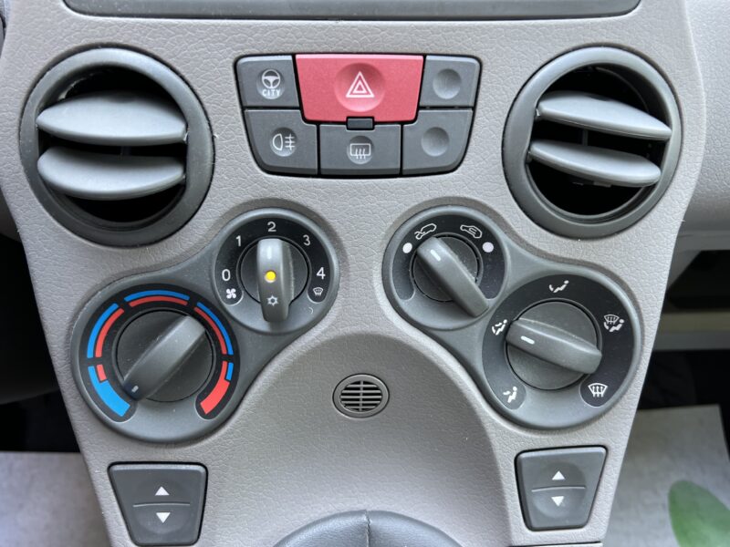 FIAT PANDA II 1.1 54 Cv CLIMATISATION / 5 PORTES 64 100 Kms - Garantie1an