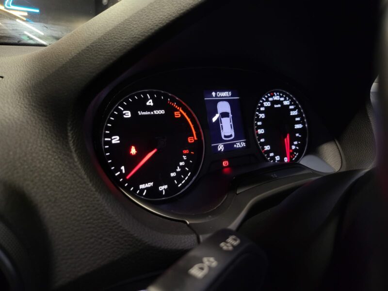 AUDI Q2 1.6 TDI 115CH BUSINESS LINE / TOIT OUVRANT+ATTELAGE+CAMERA