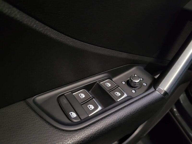 AUDI Q2 1.6 TDI 115CH BUSINESS LINE / TOIT OUVRANT+ATTELAGE+CAMERA