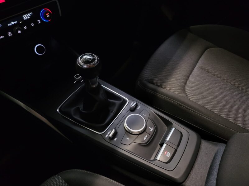 AUDI Q2 1.6 TDI 115CH BUSINESS LINE / TOIT OUVRANT+ATTELAGE+CAMERA