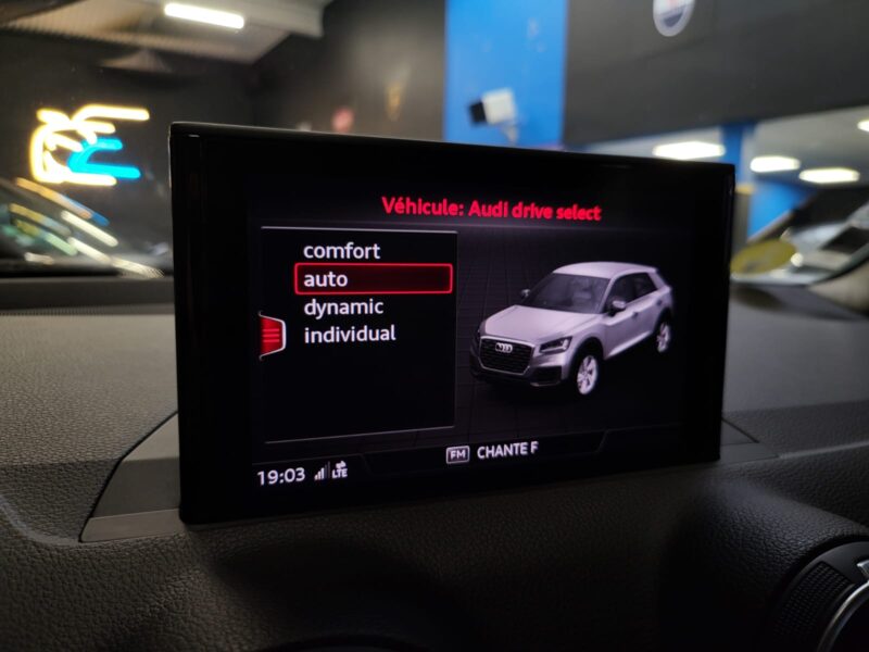 AUDI Q2 1.6 TDI 115CH BUSINESS LINE / TOIT OUVRANT+ATTELAGE+CAMERA