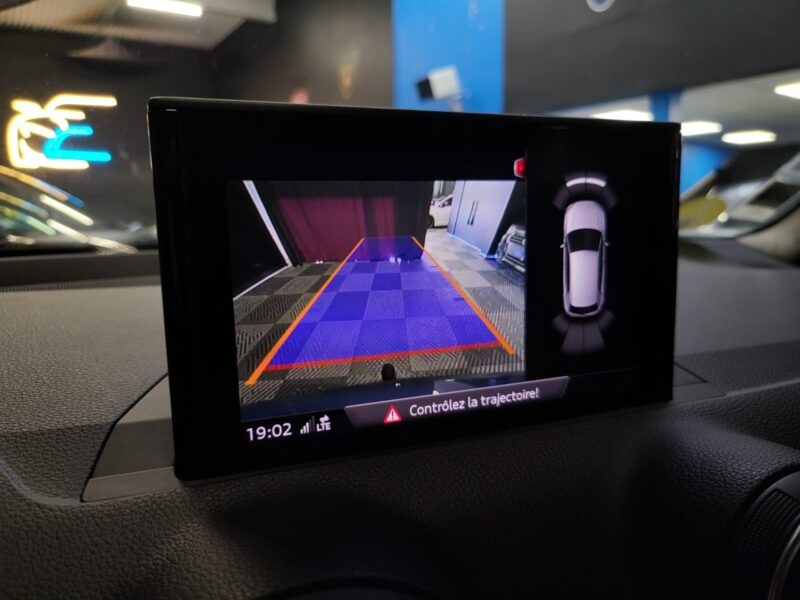 AUDI Q2 1.6 TDI 115CH BUSINESS LINE / TOIT OUVRANT+ATTELAGE+CAMERA