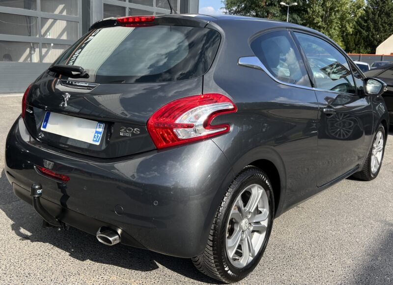 PEUGEOT 208 ALLURE 1.6 E HDI 92 Cv 1ERE MAIN ECRAN TACTILE BLUETOOTH REGULATEUR ATTELAGE Garantie1an