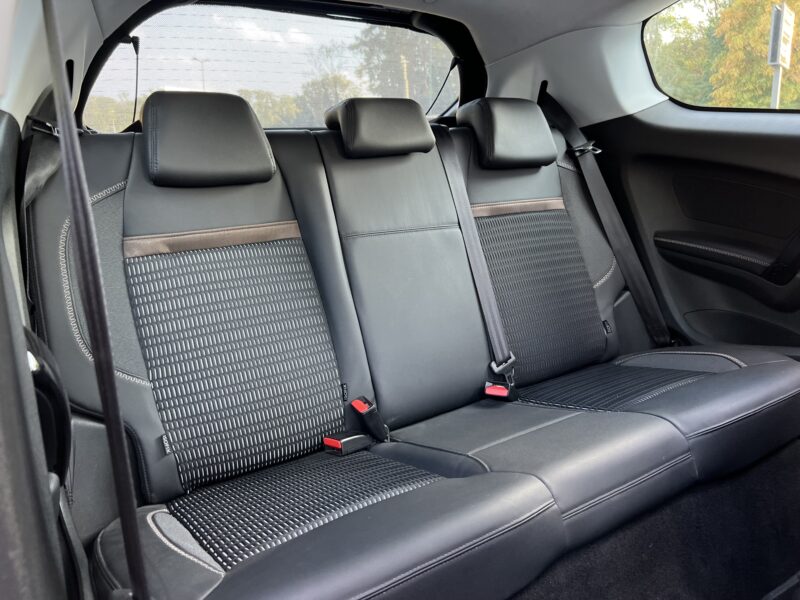 PEUGEOT 208 ALLURE 1.6 E HDI 92 Cv 1ERE MAIN ECRAN TACTILE BLUETOOTH REGULATEUR ATTELAGE Garantie1an