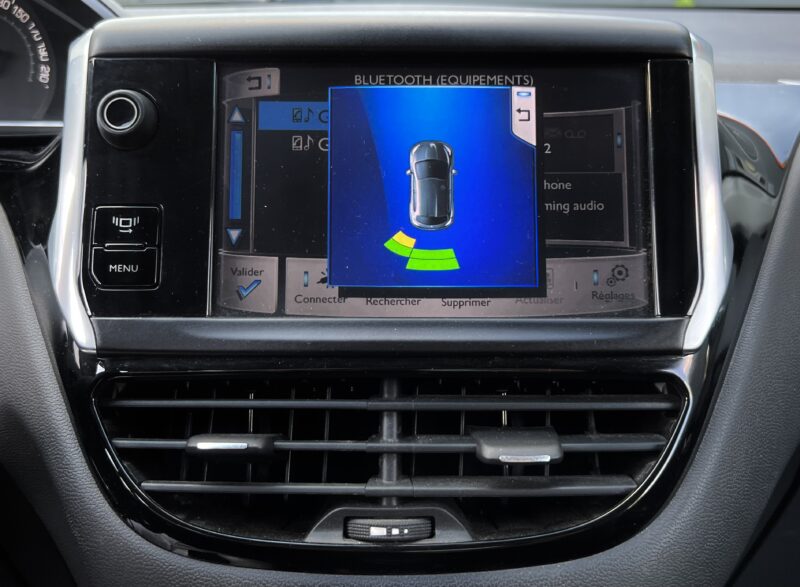 PEUGEOT 208 ALLURE 1.6 E HDI 92 Cv 1ERE MAIN ECRAN TACTILE BLUETOOTH REGULATEUR ATTELAGE Garantie1an