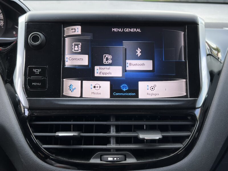 PEUGEOT 208 ALLURE 1.6 E HDI 92 Cv 1ERE MAIN ECRAN TACTILE BLUETOOTH REGULATEUR ATTELAGE Garantie1an