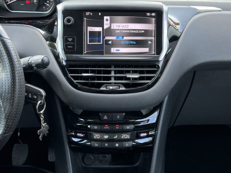 PEUGEOT 208 ALLURE 1.6 E HDI 92 Cv 1ERE MAIN ECRAN TACTILE BLUETOOTH REGULATEUR ATTELAGE Garantie1an