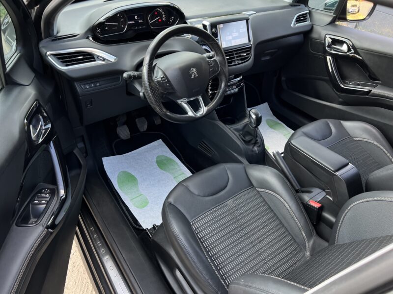 PEUGEOT 208 ALLURE 1.6 E HDI 92 Cv 1ERE MAIN ECRAN TACTILE BLUETOOTH REGULATEUR ATTELAGE Garantie1an