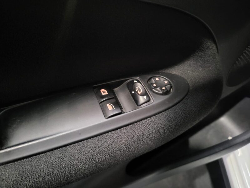 CITROEN DS3 1.6 e-HDi 92cv Emeraude Addict // RADAR-AR/BLUETOOTH/CLIMATISATION AUTOMATIQUE