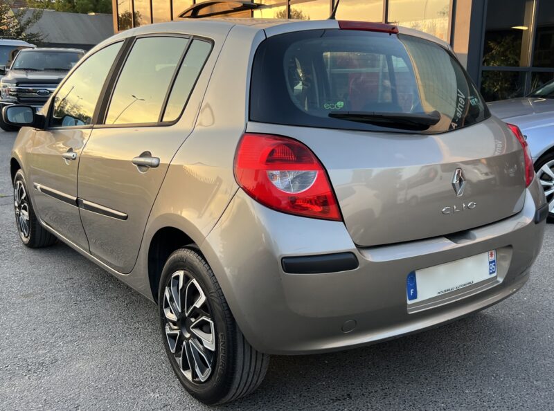 RENAULT CLIO 3 III 1.5 DCI 70 Cv 5 PORTES / CLIMATISATION KIT BLUETOOTH - Garantie1an