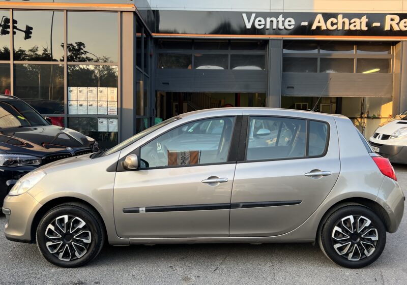 RENAULT CLIO 3 III 1.5 DCI 70 Cv 5 PORTES / CLIMATISATION KIT BLUETOOTH - Garantie1an