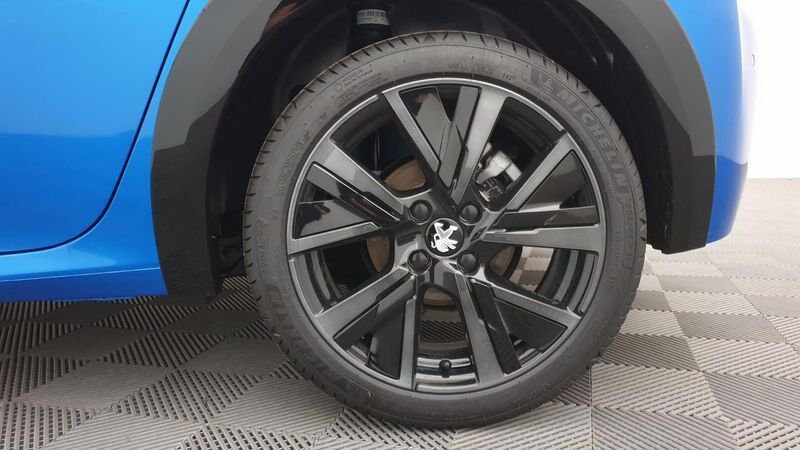 Peugeot 208 nouvelle 1.2 puretech 100cv eat8 gt + toit pano pack drive assist plus