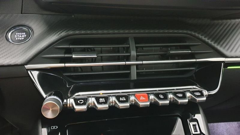 Peugeot 208 nouvelle 1.2 puretech 100cv eat8 gt + toit pano pack drive assist plus