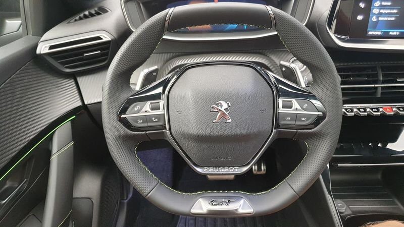 Peugeot 208 nouvelle 1.2 puretech 100cv eat8 gt + toit pano pack drive assist plus