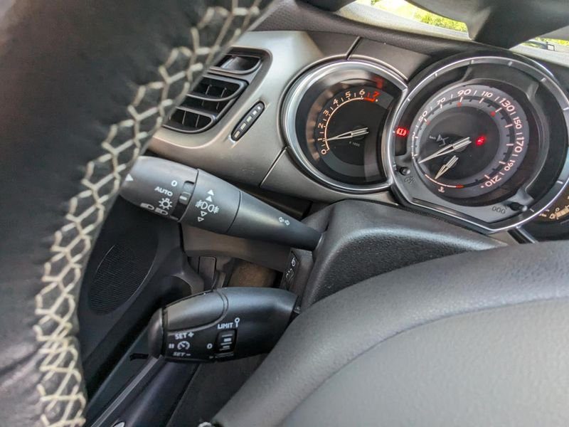 DS DS 3 1.2i PureTech 12V - 82 BERLINE So Chic