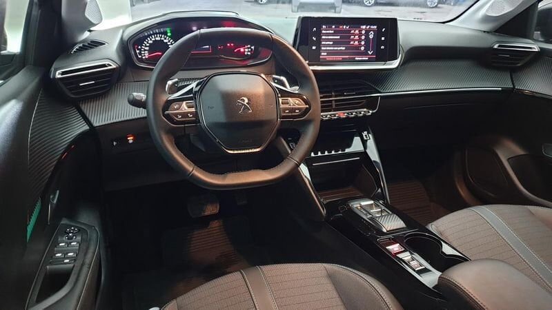 Peugeot 208 nouvelle 1.2 puretech 100cv eat8 allure + navi pack safety plus