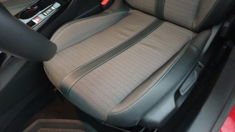 Peugeot 208 nouvelle 1.2 puretech 100cv eat8 allure + navi pack safety plus