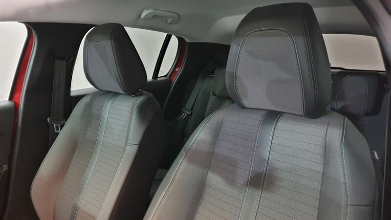 Peugeot 208 nouvelle 1.2 puretech 100cv eat8 allure + navi pack safety plus