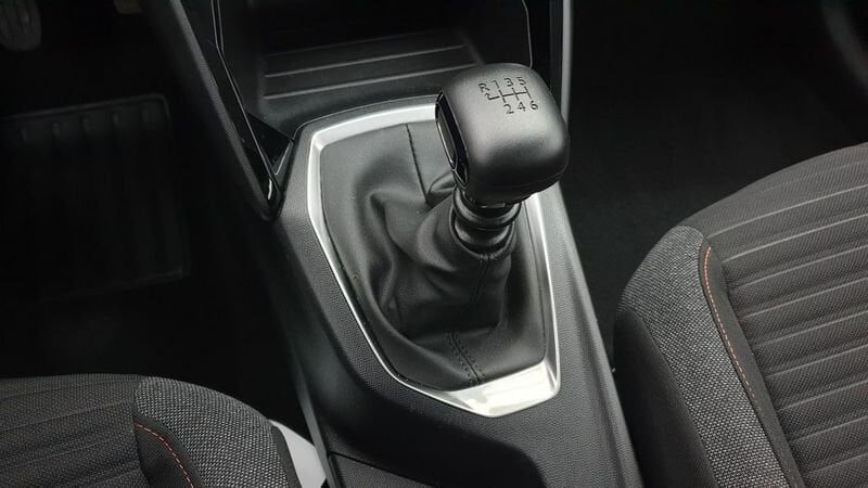 Peugeot 208 nouvelle 1.2 puretech 100cv bvm6 active pack + peugeot led technology