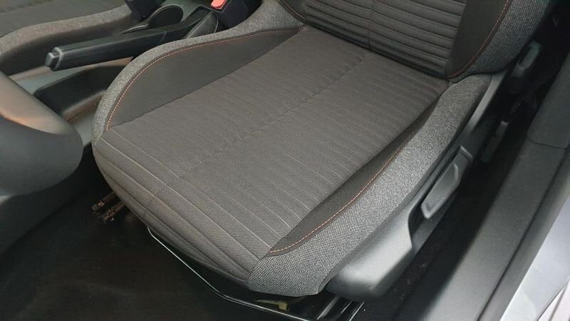 Peugeot 208 nouvelle 1.2 puretech 100cv bvm6 active pack + peugeot led technology