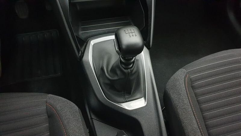 Peugeot 208 nouvelle 1.2 puretech 100cv bvm6 active pack + peugeot led technology