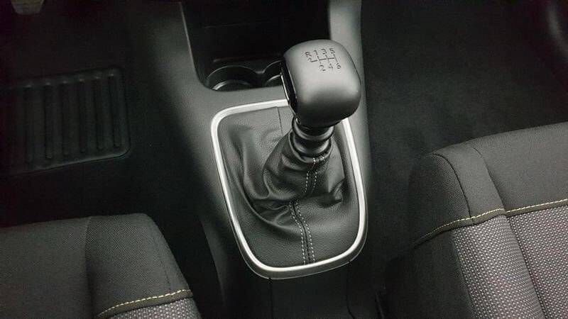 Citroën C3 facelift 1.5 bluehdi 100cv bvm6 shine + adml pack color rouge