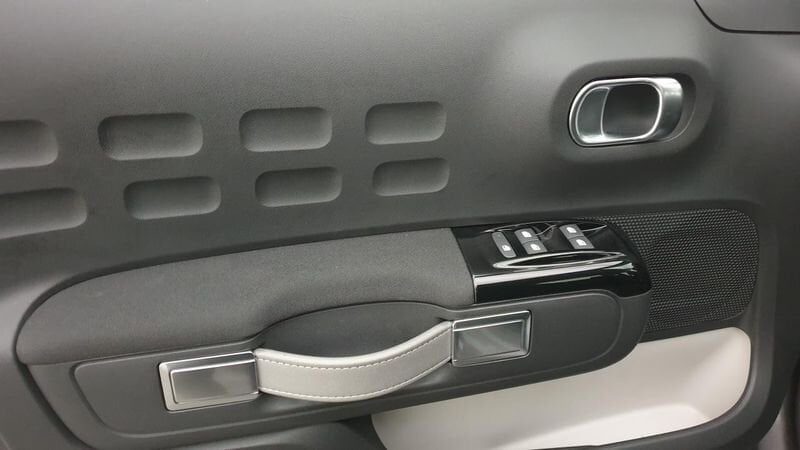 Citroën C3 facelift 1.5 bluehdi 100cv bvm6 shine + adml pack color rouge