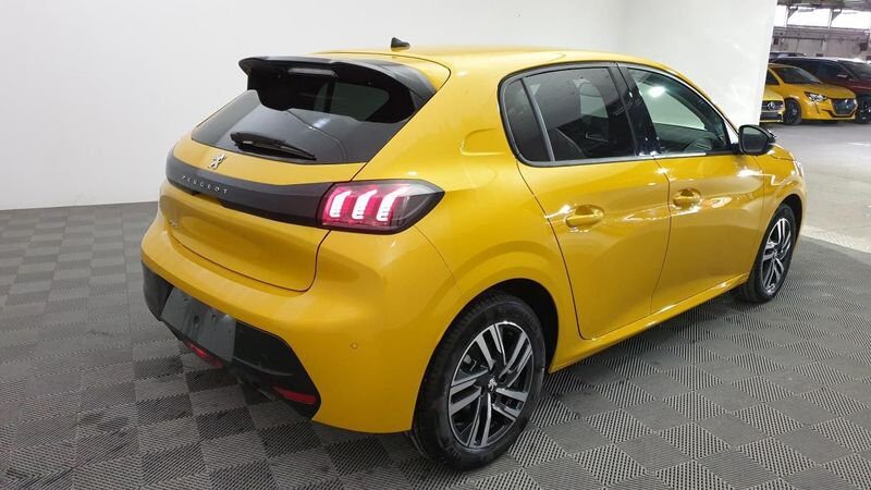 Peugeot 208 nouvelle 1.2 puretech 100cv eat8 allure + navi pack safety plus