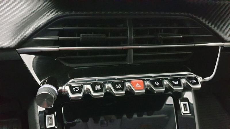 Peugeot 208 nouvelle 1.2 puretech 100cv eat8 allure + navi pack safety plus