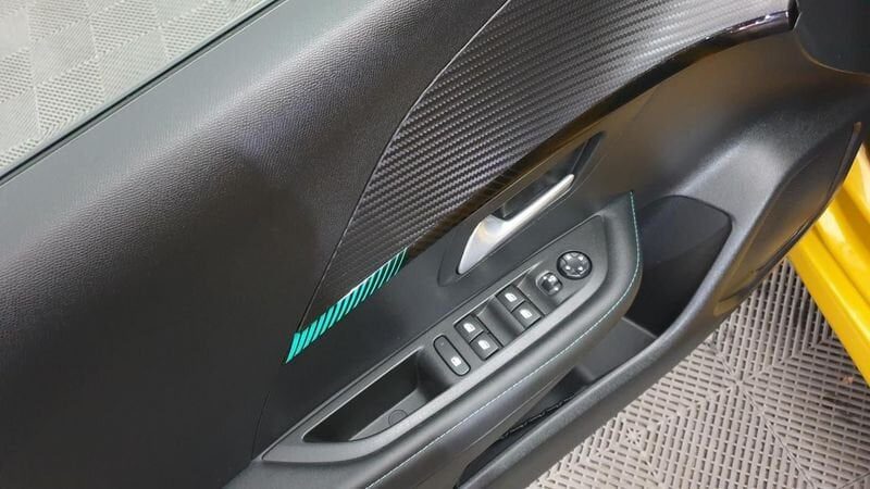 Peugeot 208 nouvelle 1.2 puretech 100cv eat8 allure + navi pack safety plus