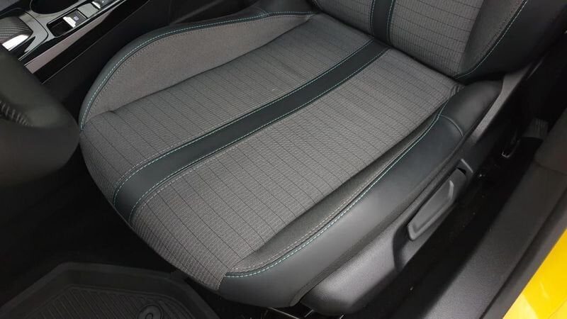 Peugeot 208 nouvelle 1.2 puretech 100cv eat8 allure + navi pack safety plus