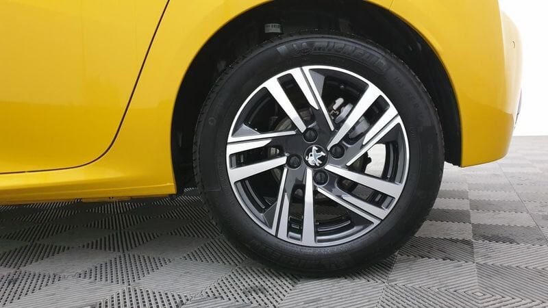 Peugeot 208 nouvelle 1.2 puretech 100cv eat8 allure + navi pack safety plus