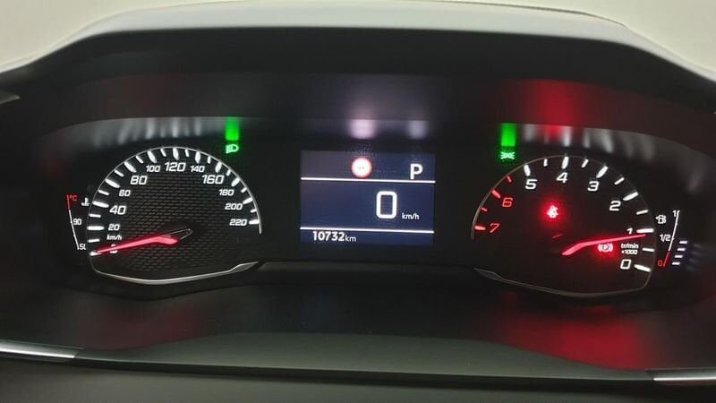 Peugeot 208 nouvelle 1.2 puretech 100cv eat8 allure + navi pack safety plus