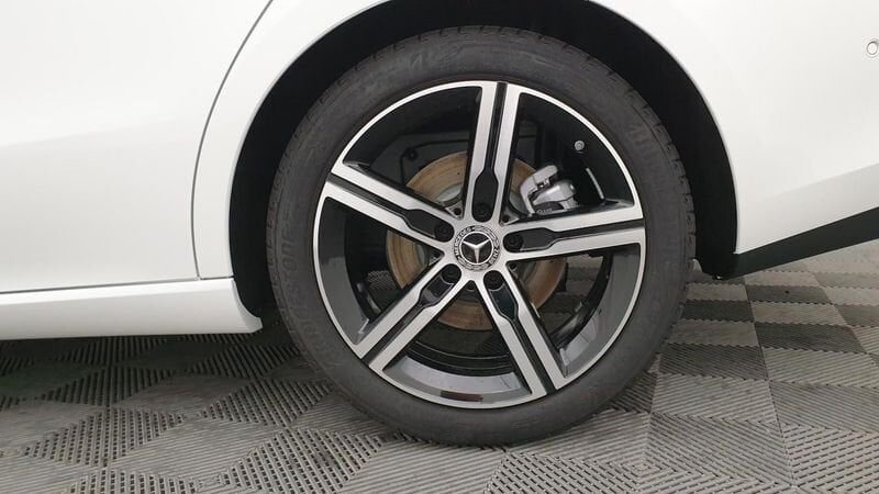 Mercedes CLA shooting brake 180d 8g-dct progressive line + pack premium sport black