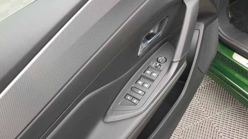 Peugeot 308 nouvelle 1.2 puretech 130cv eat8 gt + camera 360 pack drive assist plus